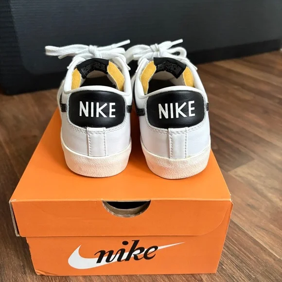 Nike Blazer Low ‘77 - Picture 2 of 6